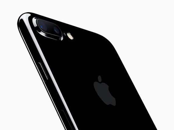 Cayo Cadena modelo Apple introduces iPhone 7 & iPhone 7 Plus - Apple