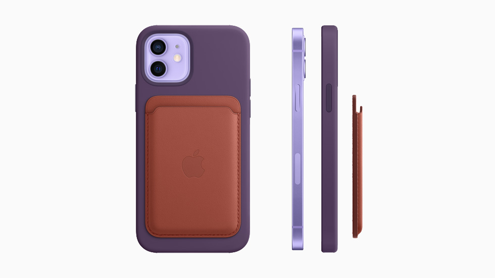 Le porte-cartes en cuir avec MagSafe fixé au dos de la coque en silicone de l’iPhone 12 mauve.