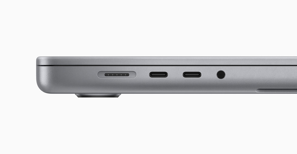 MagSafe 3-poort, Thunderbolt 4-poort en mini-jack-aansluiting op een MacBook Pro.