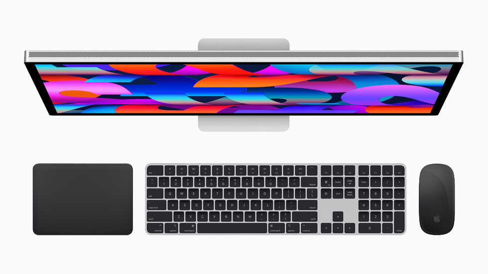 Den nye finish i sølvfarvet og sort på Magic Keyboard, Magic Trackpad og Magic Mouse er vist.