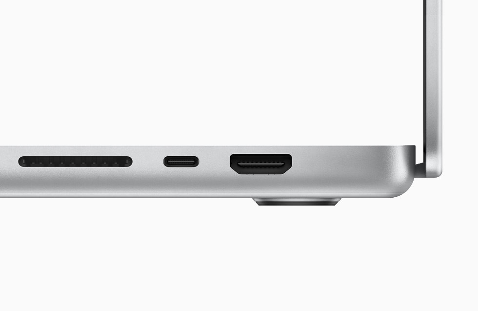 Se muestran los puertos de conectividad en el lateral de la MacBook Pro.