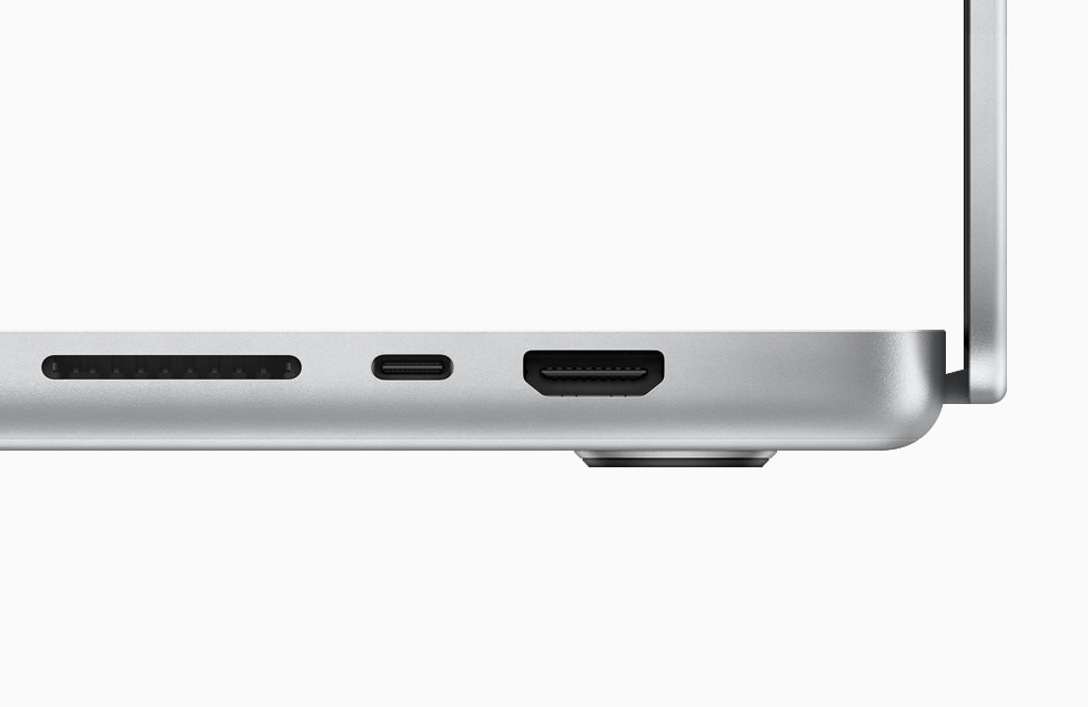 ภาพพอร์ตเพื่อการเชื่อมต่อแบบต่างๆ บริเวณด้านข้างของ MacBook Pro ใหม่