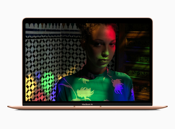 400万以上のピクセルを持つRetinaディスプレイを搭載したまったく新しいMacBook Air。