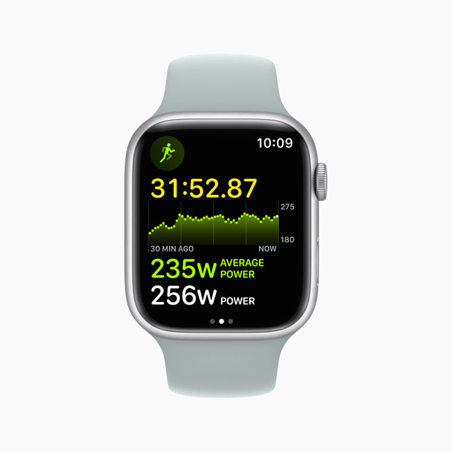 Apple Watch Series 8 تعرض قياس القوة في تطبيق التمرين.