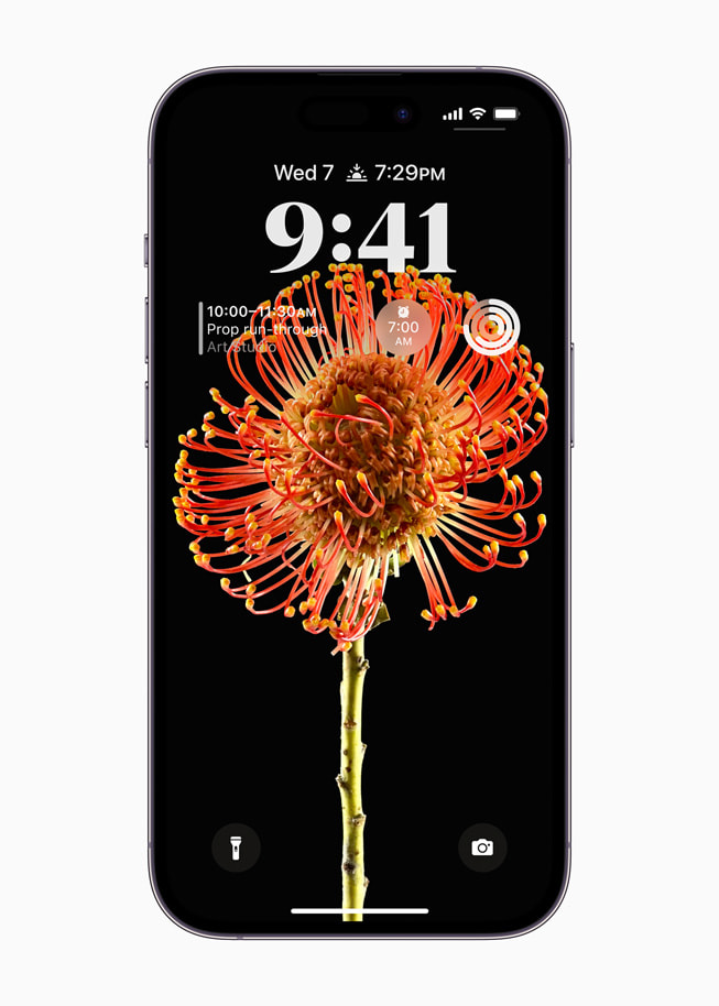 Pantalla de bloqueo personalizada de iOS 16 con widgets en el iPhone 14 Pro.