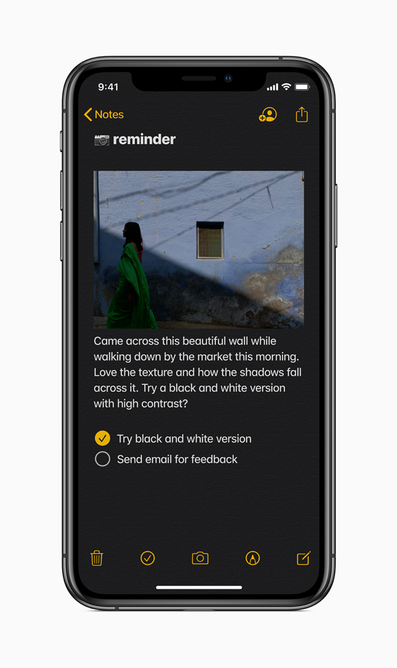 Promemoria in iOS 13 visualizzato nella Modalità scura su iPhone. 