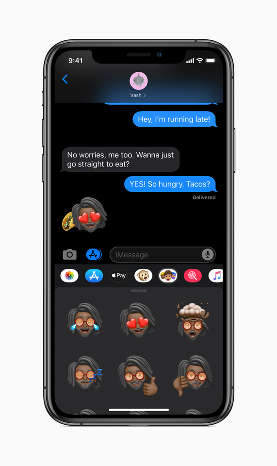 Opzioni per le Memoji nell’app Messaggi in iOS 13 su iPhone. 