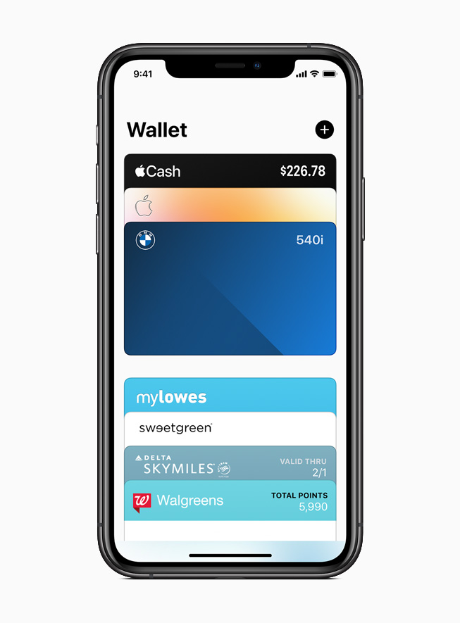 Una llave de coche digital BMW en Apple Wallet, que se muestra en el iPhone 11 Pro.