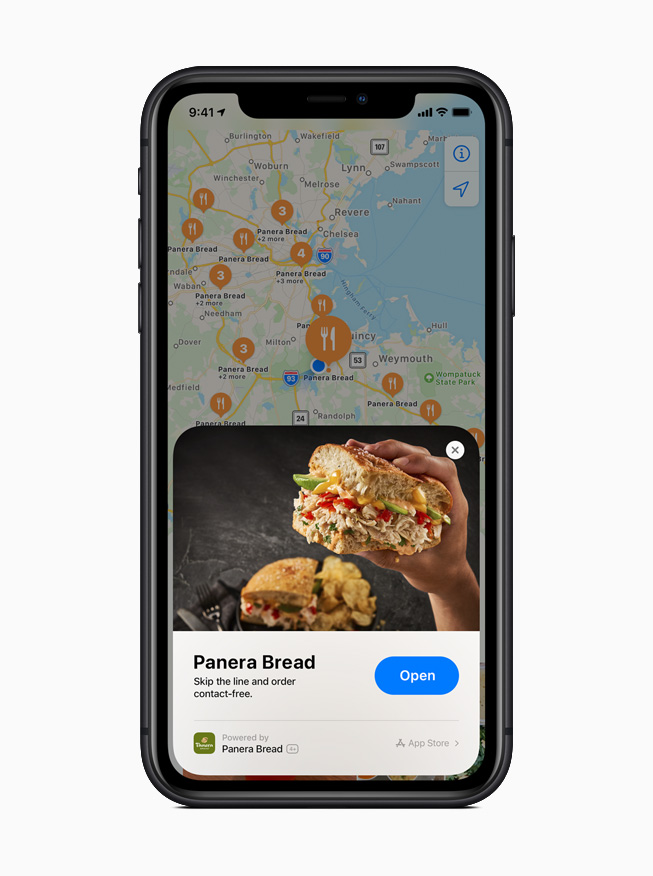 iPhone 11 Pro 顯示「輕巧 App」，在「地圖」app 內找到 Panera Bread 烘焙坊。