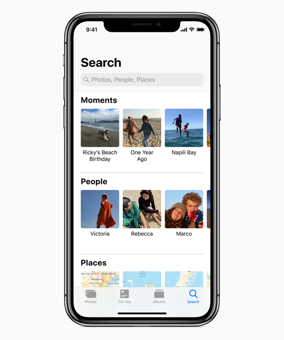 iPhone X, der viser Fotos-søgeskærmen med Øjeblikke, Personer og Steder.