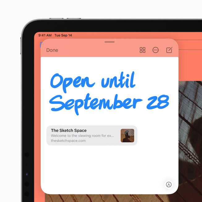 The Quick Note feature in iPadOS 15 displayed on iPad Pro.