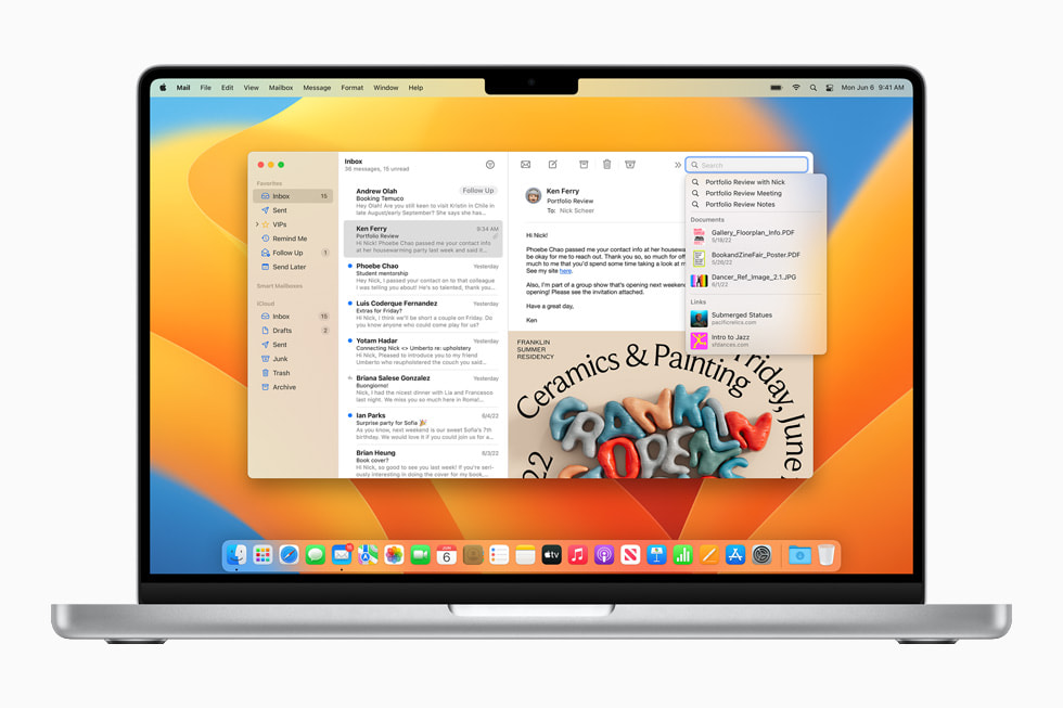 Den nye søgeoplevelse i Mail vist på MacBook Pro.