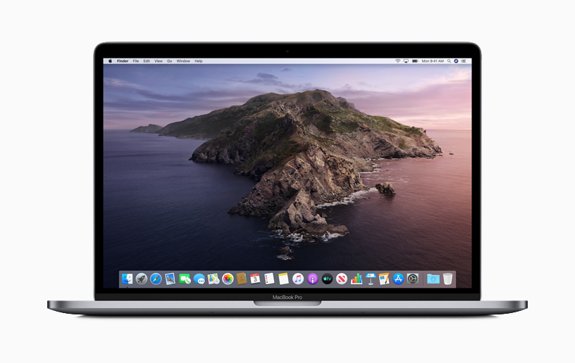macOS Catalinaが画面に表示されているMacBook Pro。