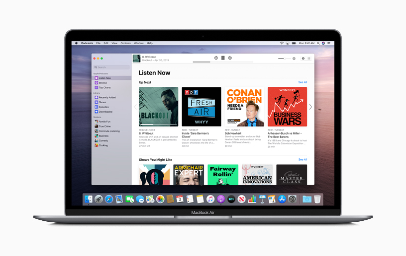 Apple Podcasts op een MacBook Air.