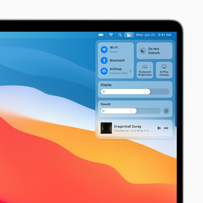 Nya Kontrollcentret i macOS Big Sur visas på MacBook Pro.