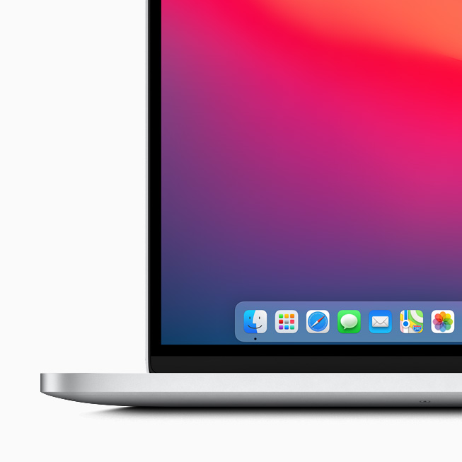 شريط Dock الجديد في macOS Big Sur معروض على MacBook Pro.