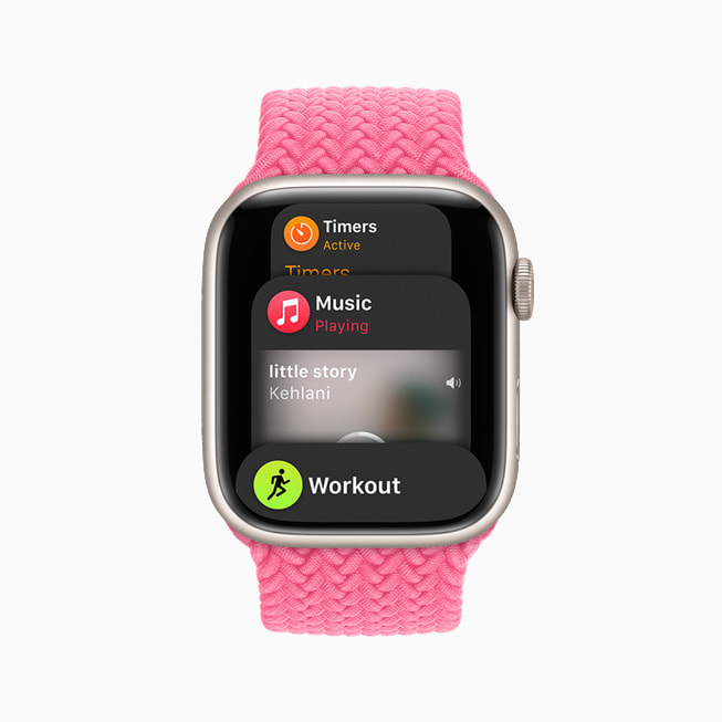 Apple Watch Series 7 上經重新設計的 Dock 顯示最近使用的 app，包括「計時器」、「音樂」和「體能訓練」。