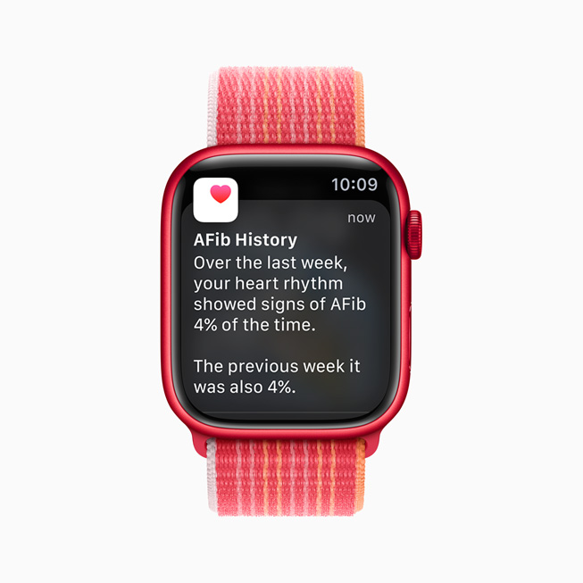 Eine Apple Watch Series 8 mit der neuen Funktion Vorhofflimmern-Protokoll, einschließlich des Prozentsatzes der Zeit, in der während der letzten Woche Anzeichen von Vorhofflimmern aufgetreten sind, sowie den Prozentsatz für die vorherige Woche. 