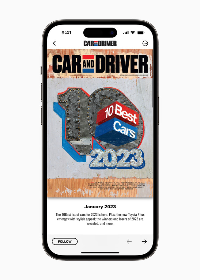 Un numéro du magazine Car and Driver sur Apple News+ est affiché sur un iPhone 14 Pro.