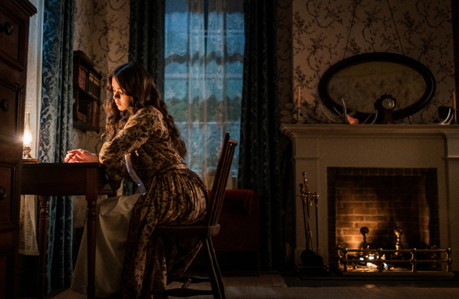 Hailee Steinfeld en “Dickinson.”