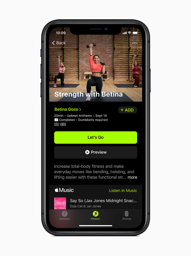 Krachttraining-work-out in Apple Fitness+, weergegeven op iPhone 11 Pro. 