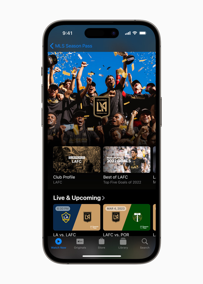 在 iPhone 14 Pro 上的 Apple TV app「立即觀看」分頁，展示包含洛杉磯 FC 的 MLS Season Pass。
