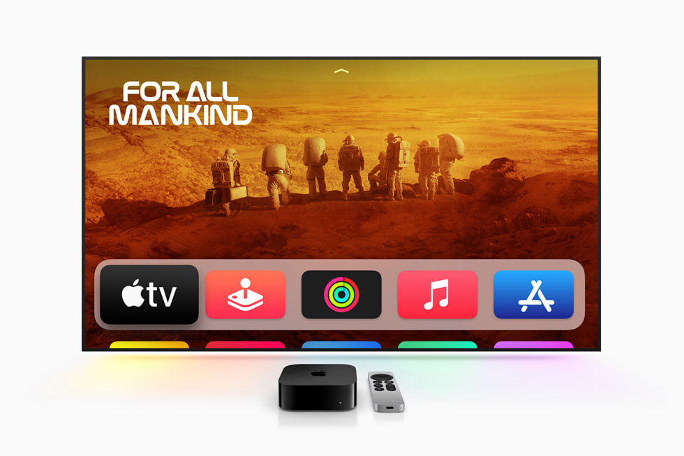 圖中展示新的 Apple TV 4K 和 Siri Remote。