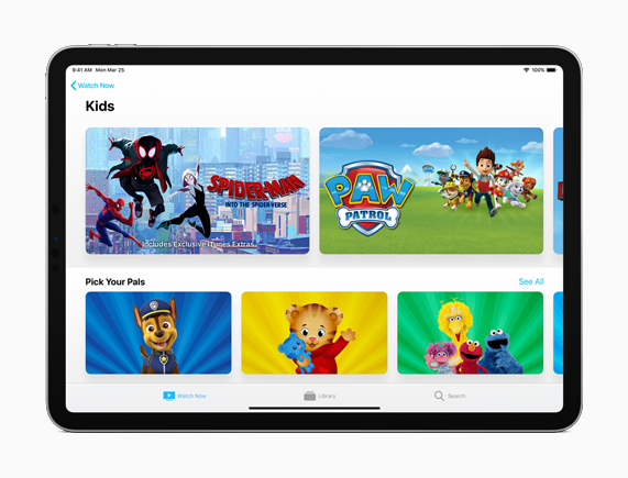 جهاز iPad يعرض قسم Kids للأطفال. 