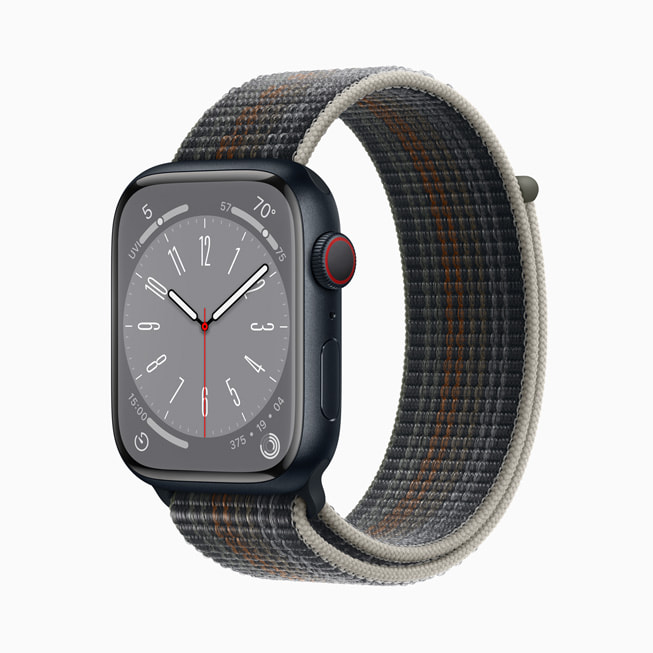 O novo Apple Watch Series 8 de alumínio na cor meia-noite.
