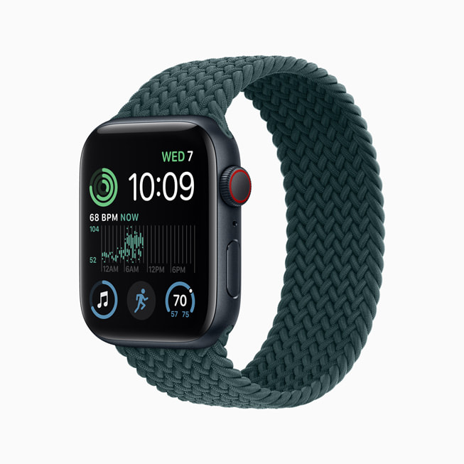 The new Apple Watch SE in midnight aluminium. 
