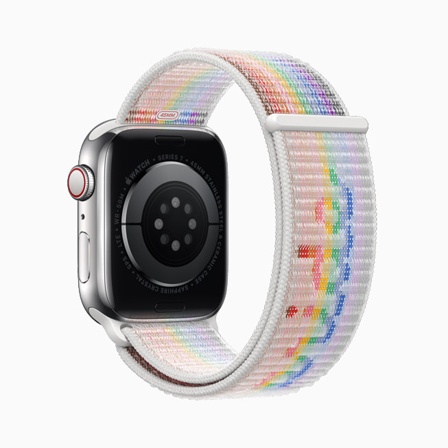 Textilöglorna av vävd nylon i dubbla lager på det nya Apple Watch-armbandet i Pride Edition.