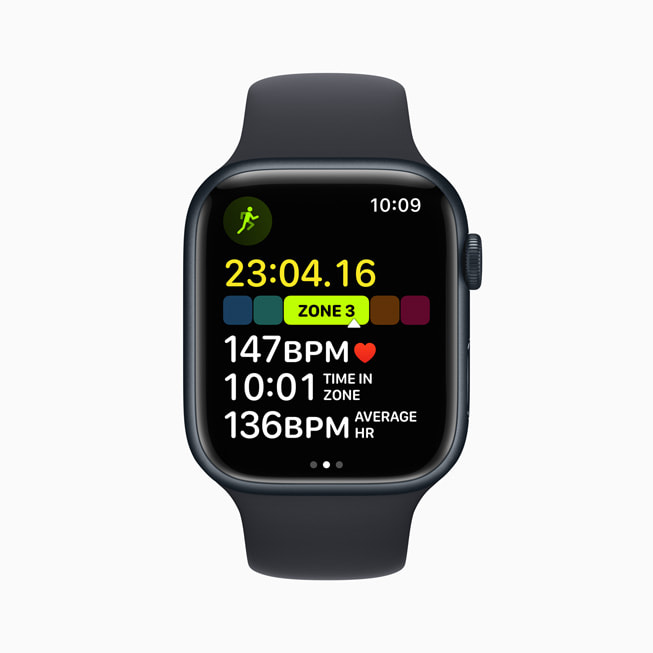 Se muestra la nueva funcionalidad Zonas de Frecuencia Cardiaca en la app Entrenamiento del Apple Watch Series 8.
