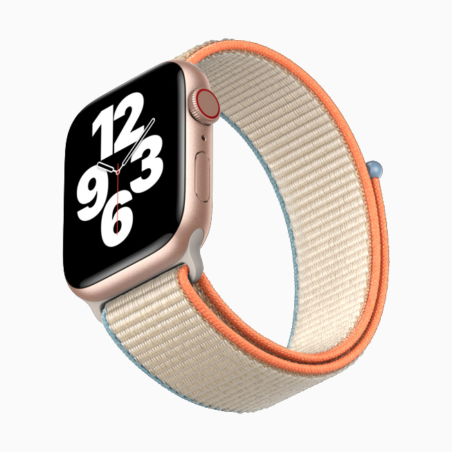 Apple Watch SE met aluminium kast in roségoud en sportbandje.