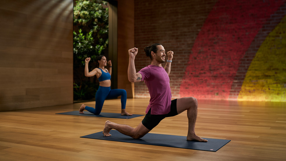 L’entraîneur de Yoga Dice Iida-Klein, dernier arrivé au sein de l’équipe des coachs Fitness+.