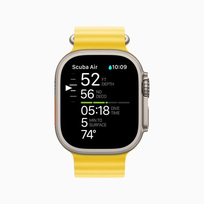 Apple Watch Ultra shows the Scuba Air screen in the Oceanic+ app.
