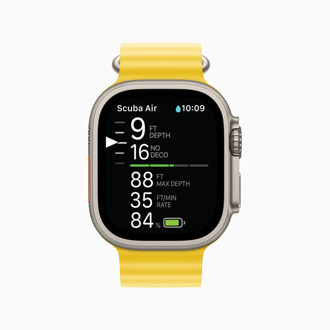 Un Apple Watch Ultra muestra la pantalla de Scuba Air en la app Oceanic+.