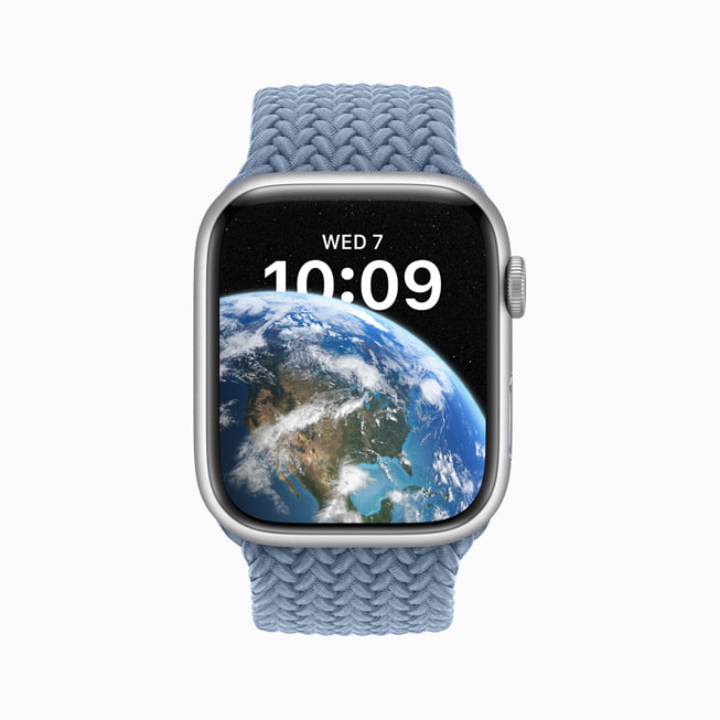 Apple Watch Series 8 affichant le cadran Astronomie.

