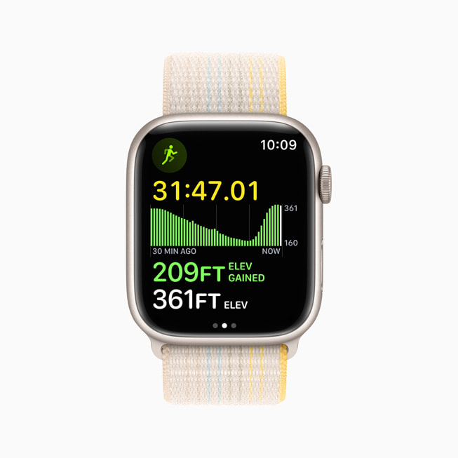 Eine Apple Watch Series 8 mit Höhe in der Training App.
