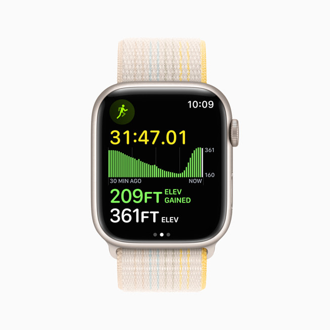 Apple Watch Series 8 met de hoogte in de Work-out-app.