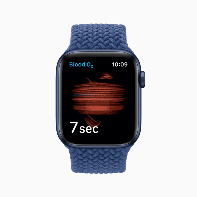 A GIF of the Blood Oxygen sensor and app on Apple Watch Series 6.