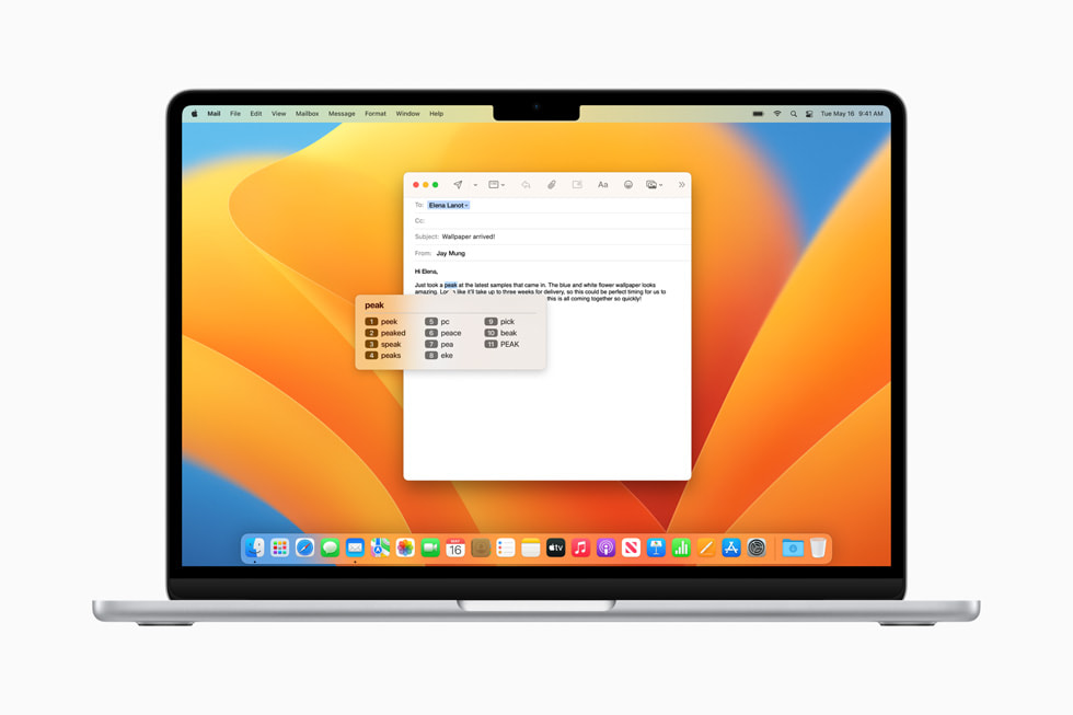 Fonetiske forslag fra Talekontroll vises på MacBook Air.