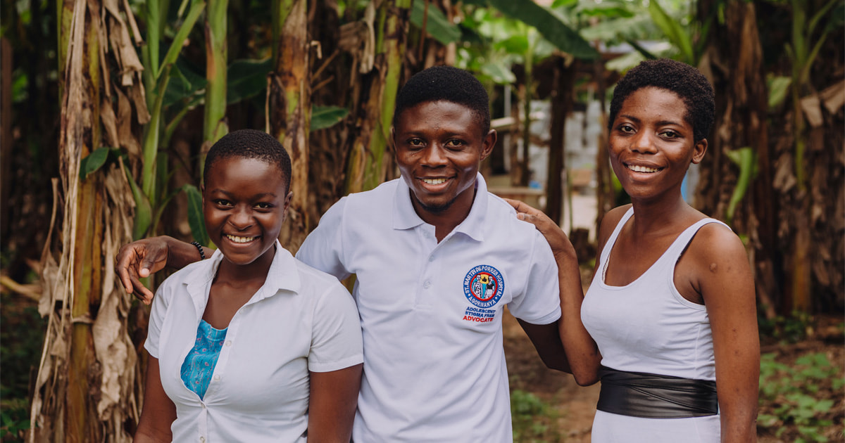 Community caregivers spread hope in Ghana, with support from Apple
