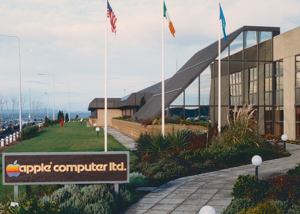 A roadside view of Apple’s Cork, Ireland, campus in 1986.