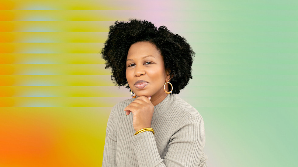 《Well-Read Black Girl》podcast 主持人 Glory Edim 的肖像。