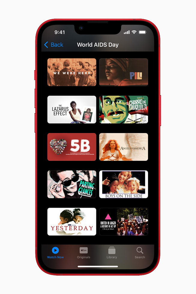 Un iPhone muestra la app Apple TV que ofrece historias que revelan el costo humano de la epidemia del sida.
