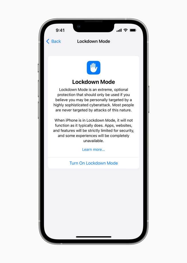 iPhone 螢幕上顯示全新的「Lockdown Mode」功能。