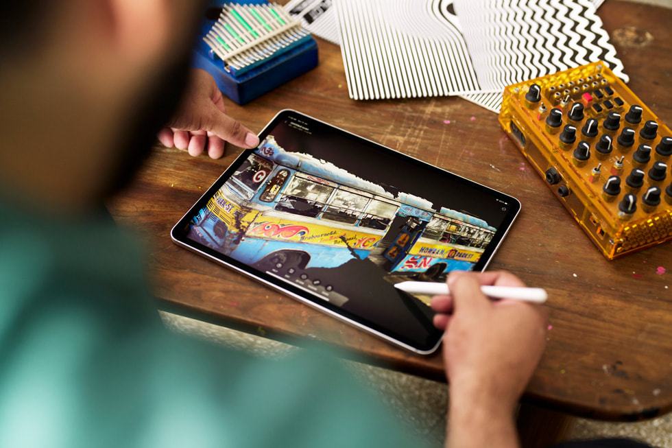 Varun Desai using Apple Pencil on his iPad Pro.