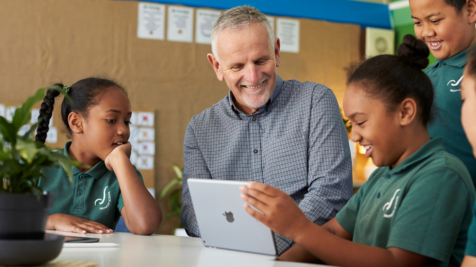 Students Azariah Abohay, Amelia Abohay, and Jeremiah Laufiso show Principal Scot Kinley their Samoan language app prototype.