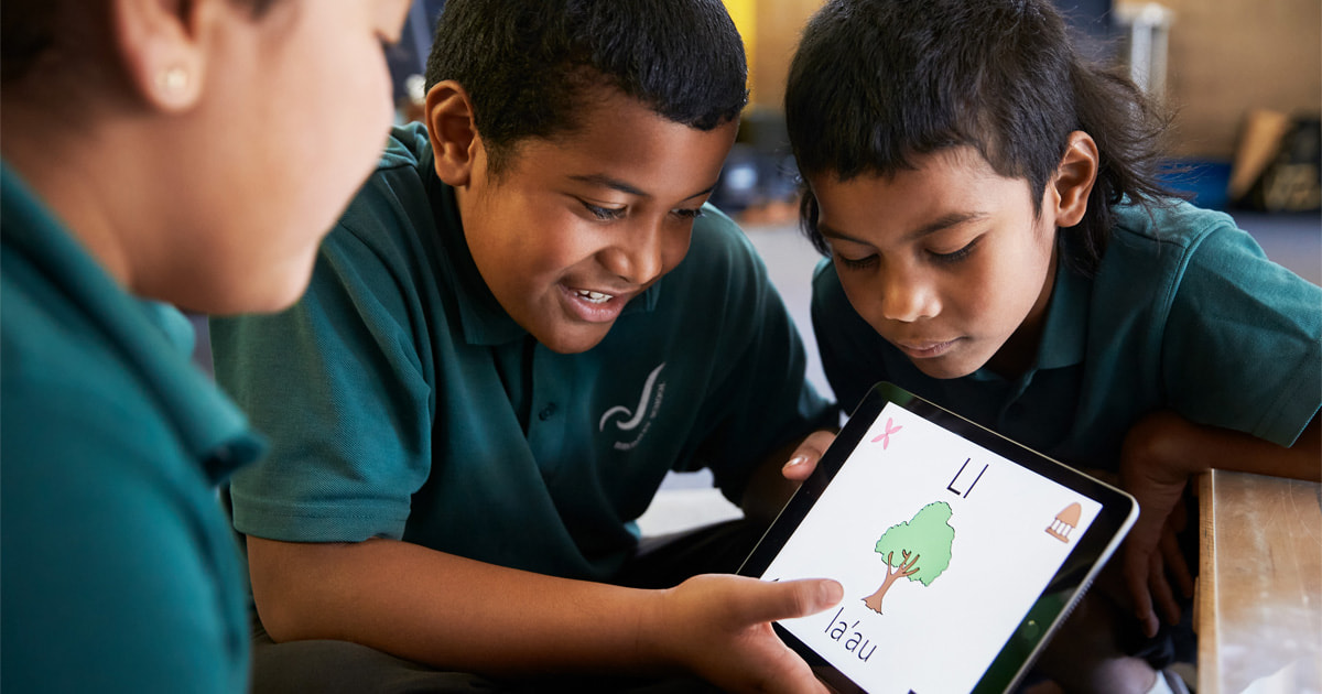 photo of New Zealand students prototype their own Samoan language app with iPad image
