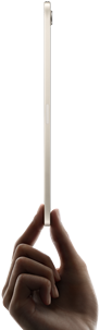 Widoczny od boku iPad mini trzymany w dłoni, smukła i lekka konstrukcja